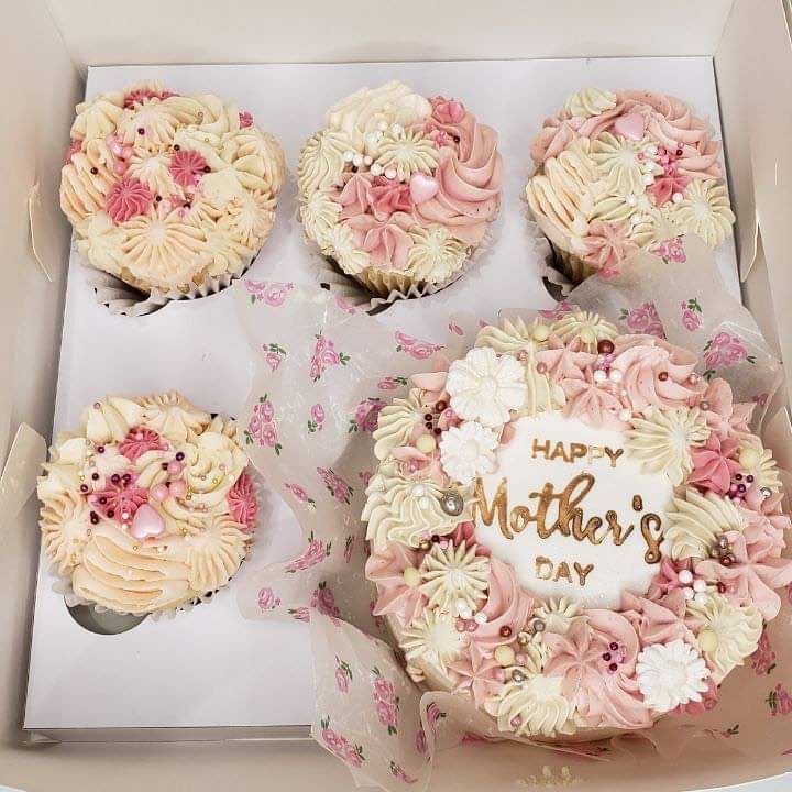 Cake & Cupcake Selection Box - Raspberry & Lemon